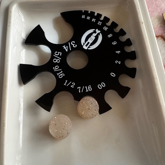 Crystal Geode plug earrings - Picture 5 of 5